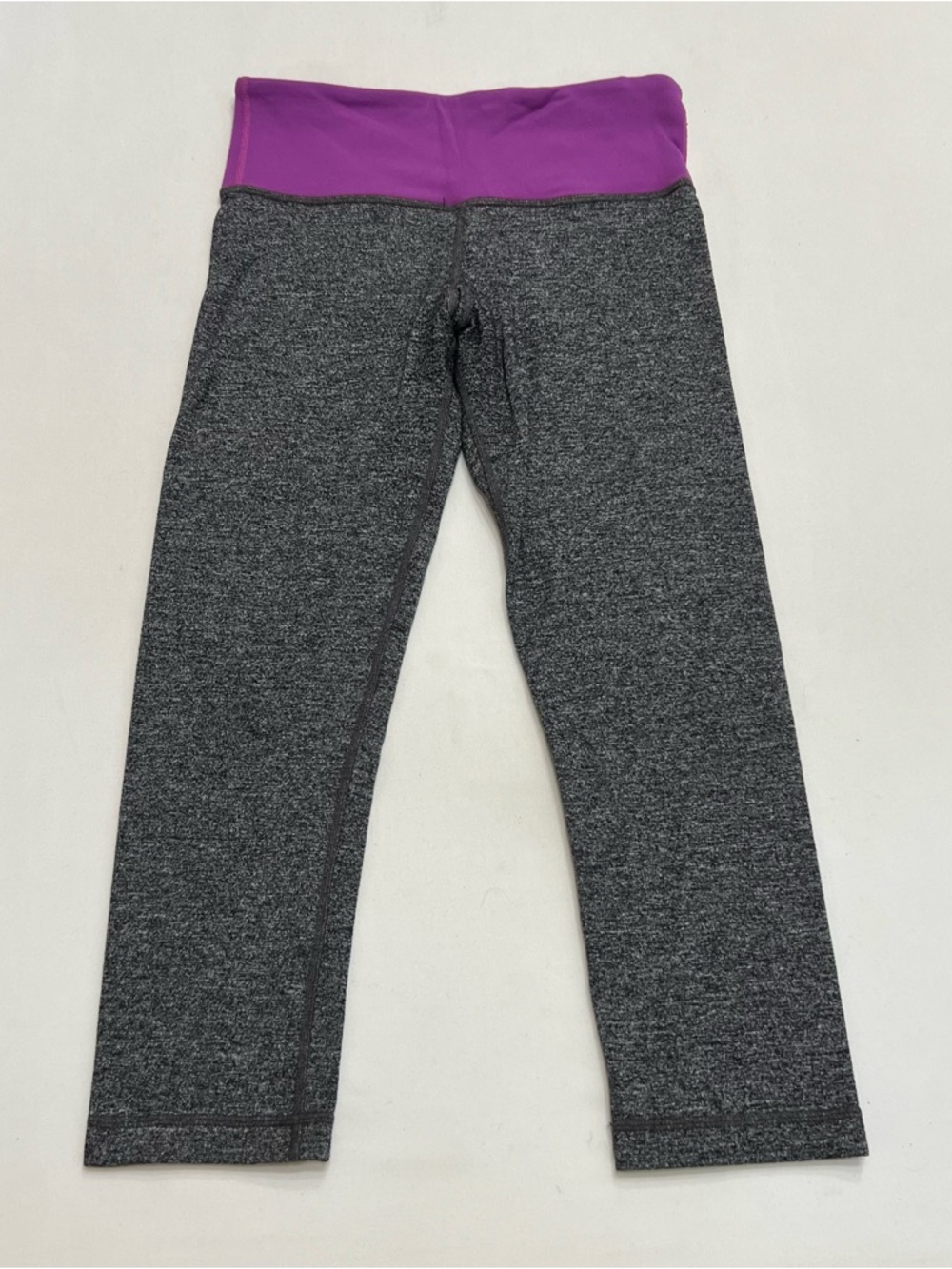 Lululemon Capri Leggings Sz 2 Gray Purple Yoga Pilates Activewear